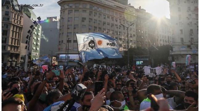 Sevenleri Maradona için meydanlarda