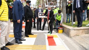 Vali Yazıcı, Yaya Önceliğine Farkındalık Yaratmak İçin Kırmızı Çizgi Çekti