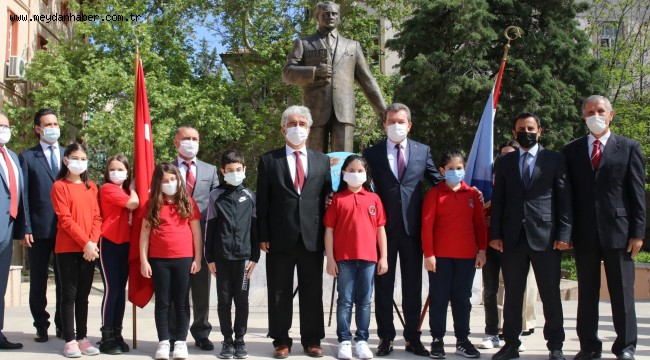 23 Nisan coşkusu Bergama'da törenle kutlandı