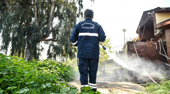 Adnan Menderes Bulvarı'nda temizlik ve ilaçlama