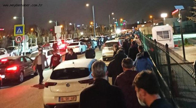 Ankara'da vatandaşlar aşı için sıraya girdi