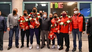 AVRUPA ŞAMPİYONLARINA BAŞKENT'TE COŞKULU KARŞILAMA