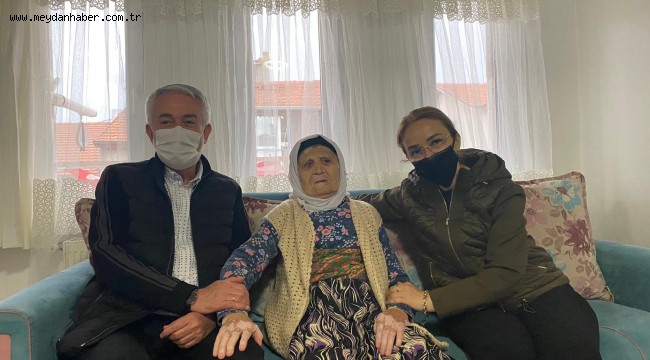 Başdeğirmen çiftinden asırlık çınara ziyaret