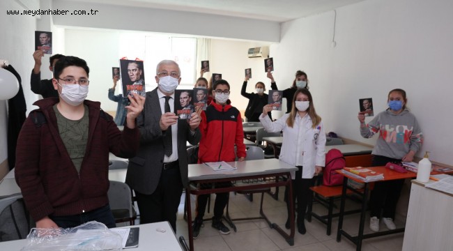 BAŞKAN DEVECİLER'DEN GENÇLERE HEDİYE NUTUK KİTABI