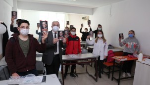 BAŞKAN DEVECİLER'DEN GENÇLERE HEDİYE NUTUK KİTABI