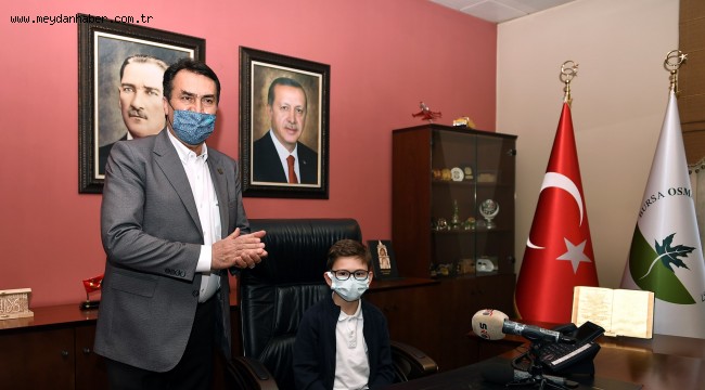 Başkan Dündar, Koltuğunu Çocuklara Devretti 