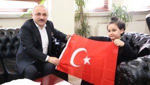 Başkan Esen 10 Yaşındaki Ali Fuat ile Hayat Hakkında Konuştu