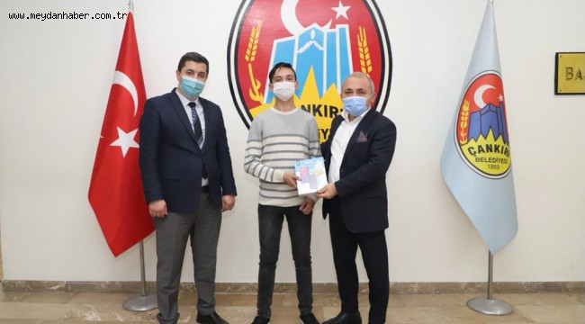 Başkan Esen'den Başarılı Öğrenciye Destek