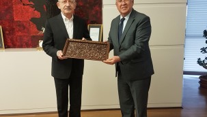 Başkan Selvitopu CHP Genel Başkanı Kılıçdaroğlu'nu ziyaret etti.