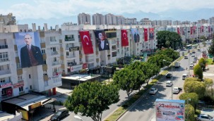 Bayraklarla donatıldı