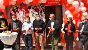 BELEDİYE BAŞKANI ULAŞ YURDAKUL ESLEM TELEKOM'UN AÇILIŞINI GERÇEKLEŞTİRDİ