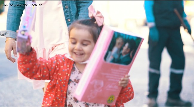 Buca'nın dört bir yanında çocuklara 23 Nisan hediyesi