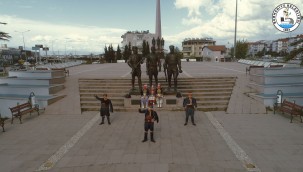 BURSEMLİ ÇOCUKLAR KUVA-YI MİLLİYE ANITINDA ZEYBEK OYNADI