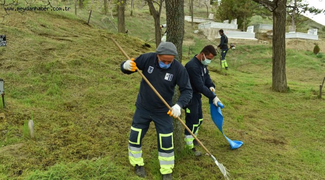BÜYÜKŞEHİR'DEN BAYRAM ÖNCESİ MERKEZ VE ÇEVRE İLÇE MEZARLIKLARINDA BAKIM ÇALIŞMALARI