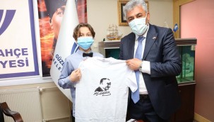 Çocuk başkandan çocuklara hediye