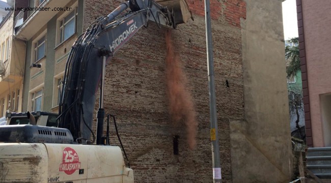 Depreme Dayanıksız Bina Yıkıldı