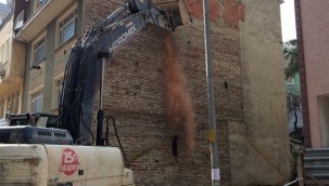 Depreme Dayanıksız Bina Yıkıldı