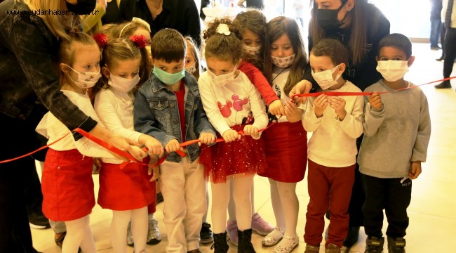 EFES SELÇUK'TA ÇOCUKLARIN 23 NİSAN COŞKUSU 23 NİSAN COŞKUSUNU BELEDİYEYE TAŞIDILAR