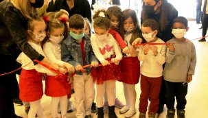 EFES SELÇUK'TA ÇOCUKLARIN 23 NİSAN COŞKUSU 23 NİSAN COŞKUSUNU BELEDİYEYE TAŞIDILAR