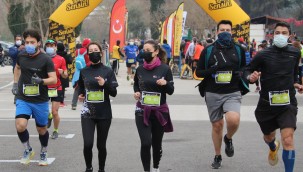 EFES ULTRA MARATONU KİTAP BAĞIŞINDA DA LİMİTLERİ ZORLADI