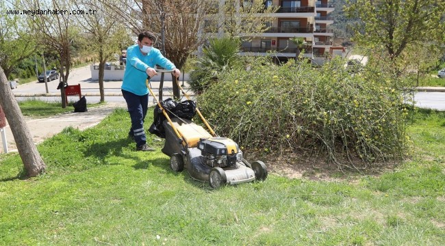 Gaziemir'in parklarında bahar hazırlığı