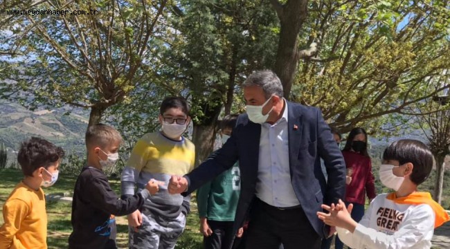 GEZİCİ KÜTÜPHANE BEYDAĞ'DA MİNİKLERİ SEVİNDİRDİ