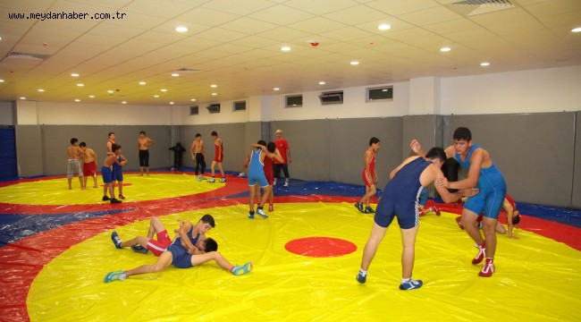 HATAY BÜYÜKŞEHİR BELEDİYESPOR'DA MİLLİ HEYECAN