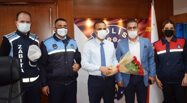 HBB'DEN POLİSLERE KARANFİLLİ KUTLAMA