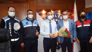 HBB'DEN POLİSLERE KARANFİLLİ KUTLAMA