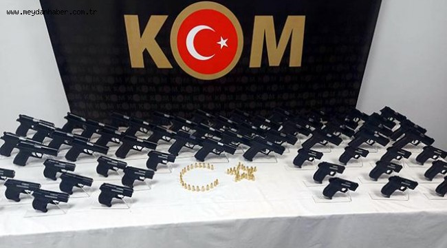 İzmir'de kamyonetten cephanelik çıktı