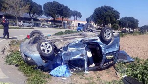 İzmir'de süt tankeri hafif ticari araca çarptı: 3 ölü, 4 yaralı