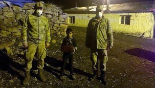 Jandarmadan izolasyondaki çocuğa doğum günü sürprizi