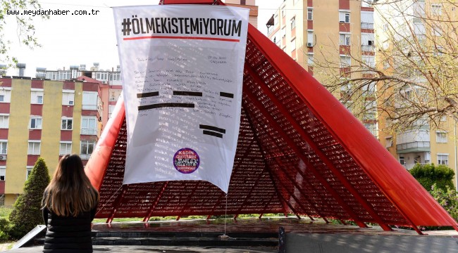 Kaldırılan dilekçe Al Yazma Anıtı'na asıldı