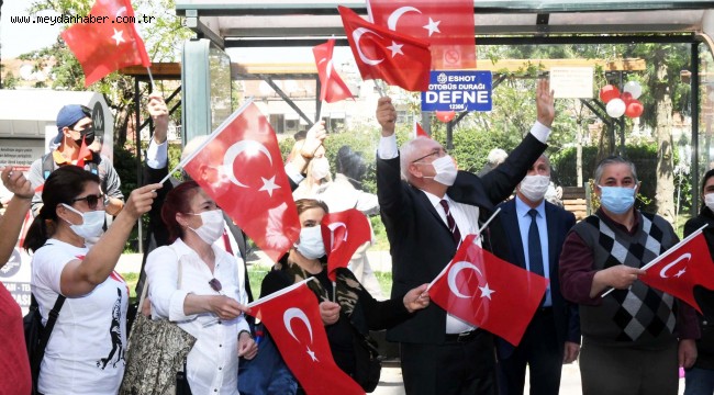 Karabağlar'da kısıtlamaya rağmen coşkulu 23 Nisan