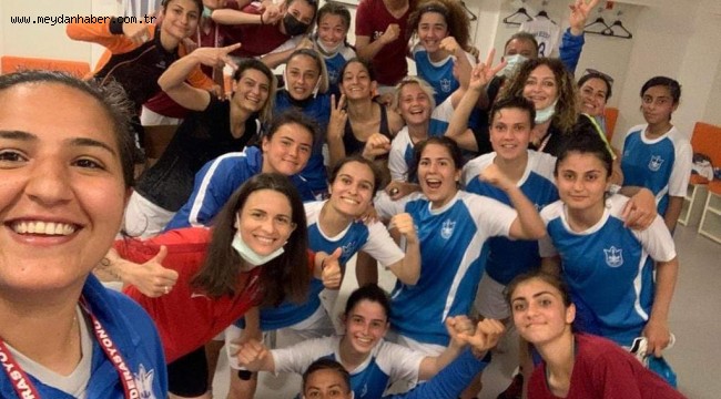  Konak Belediyesi Kadın Futbol Takımı çeyrek finalde