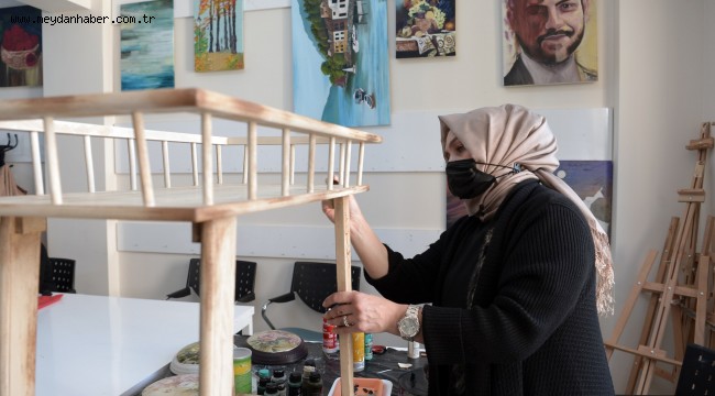 Kursiyerler Hünerli Elleriyle Ahşaba Can Veriyor
