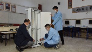 Meslek Lisesi UV Işınla Hava Temizleme Cihazı Üretti