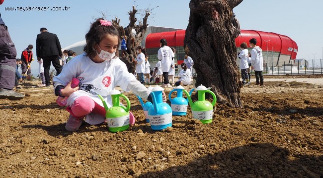 MİNİK ELLER FİDANLARI TOPRAKLA BULUŞTURDU