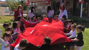 Özel Evrensel Anaokulu'ndan 23 Nisan'a coşkulu kutlama