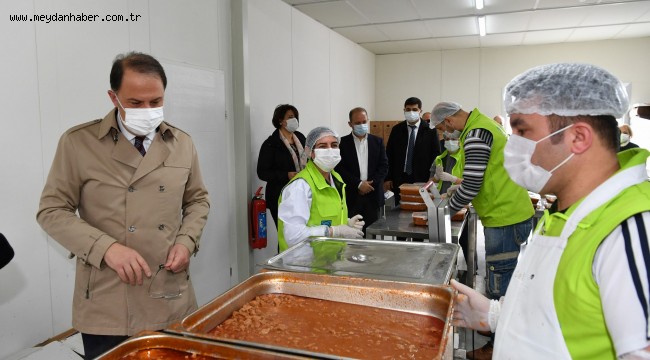 RAMAZAN BOYUNCA GÜNLÜK 3 BİN 100 KİŞİYE SICAK YEMEK YARDIMI