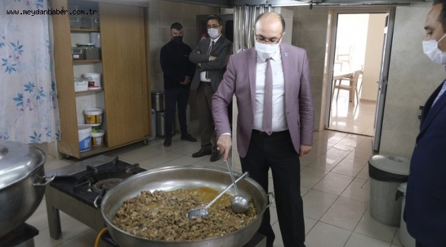 RAMAZAN İFTAR YEMEKLERİ ÖZENLE HAZIRLANIYOR