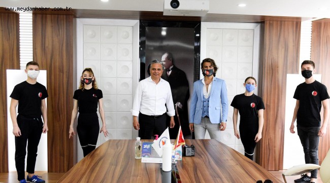 Şampiyon dansçılardan Başkan Uysal'a ziyaret