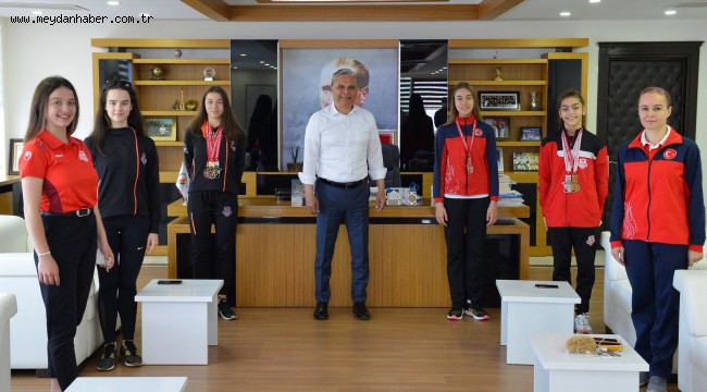 Şampiyonların ziyareti