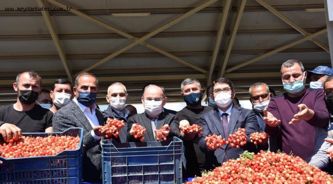 ŞEHZADELER KİRAZ PAZARI VALİ KARADENİZ'DEN TAM NOT ALDI