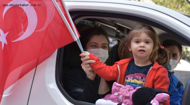 ŞEHZADELERDE 23 NİSAN COŞKUSU VATANDANDAŞIN AYAĞINA GİTTİ