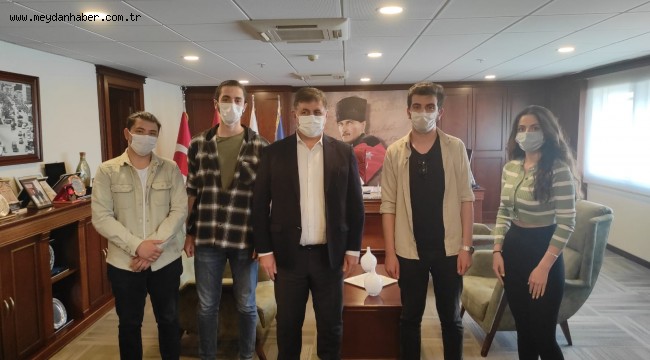 Üniversiteli gençlerden Karşıyakalı miniklere jest