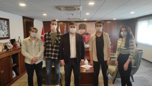 Üniversiteli gençlerden Karşıyakalı miniklere jest