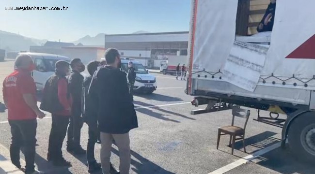 Van'da tırın dorsesinden 218 düzensiz göçmen çıktı