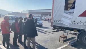 Van'da tırın dorsesinden 218 düzensiz göçmen çıktı