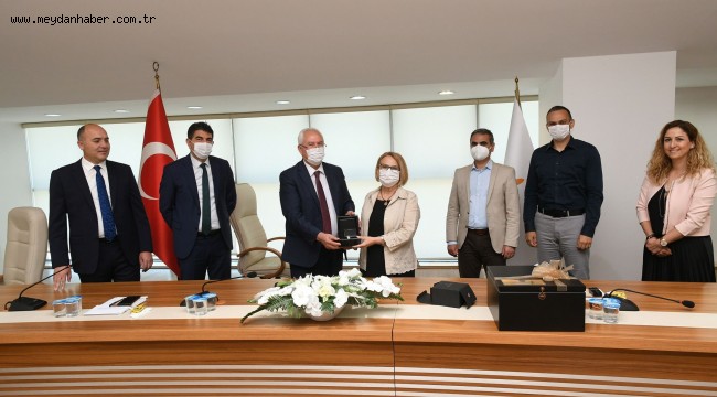 Alev Ağrı törenle emekliliğe uğurlandı